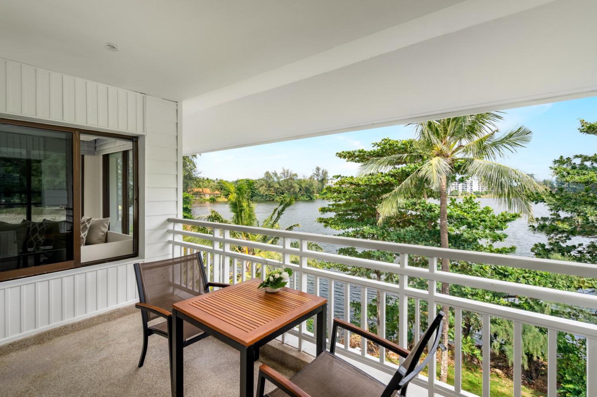 Saii Laguna Phuket Plaja Bang Tao Exterior foto A balcony