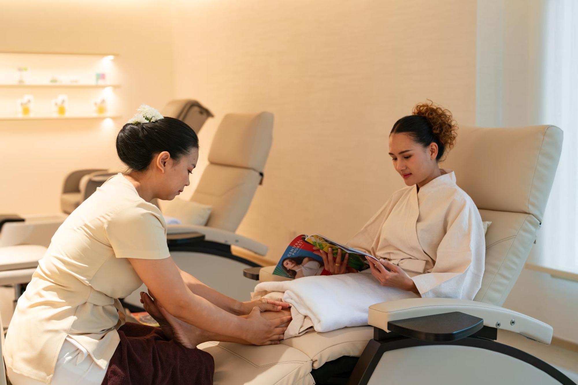 Saii Laguna Phuket Plaja Bang Tao Exterior foto Thai foot massage