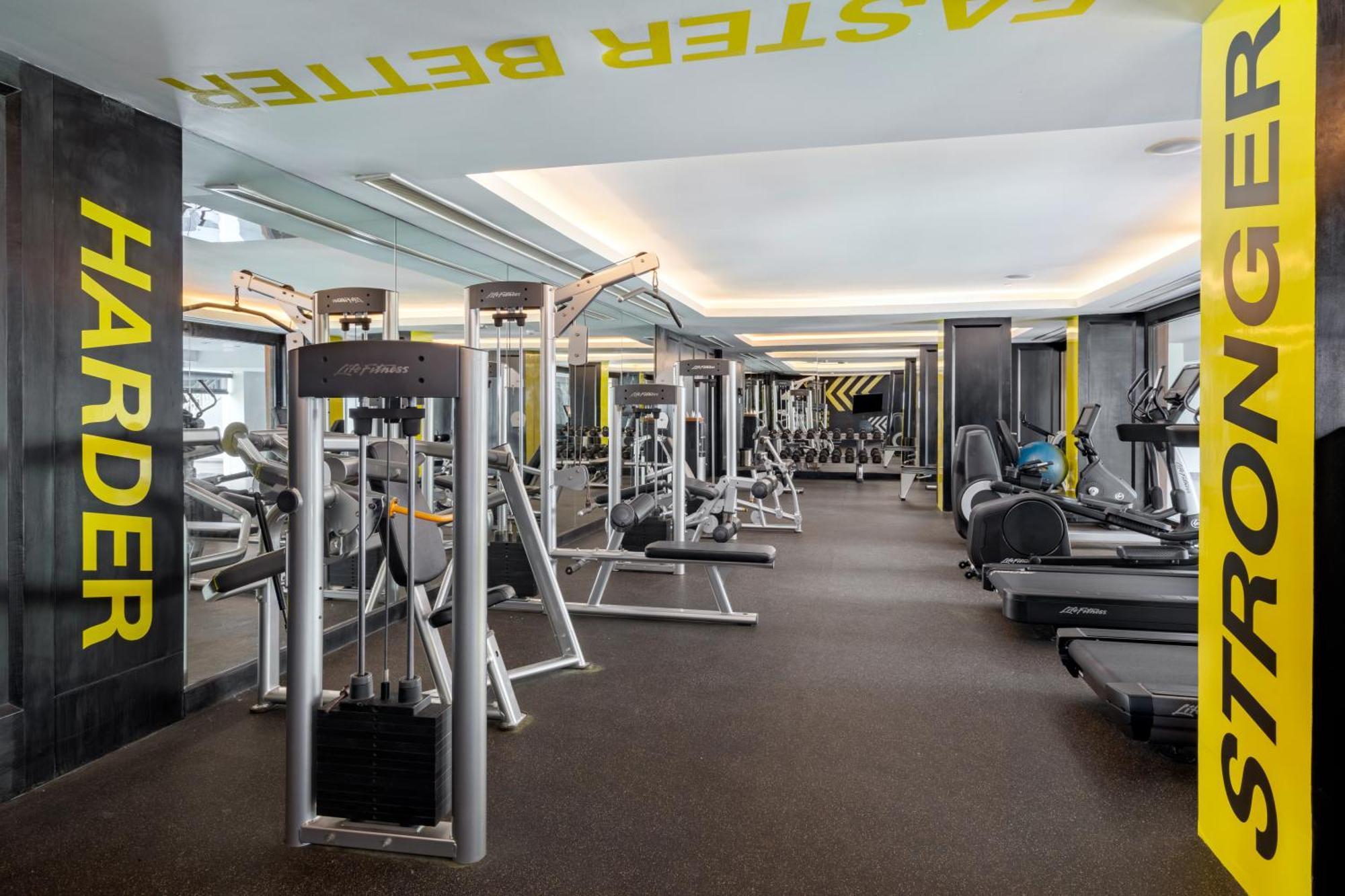Saii Laguna Phuket Plaja Bang Tao Exterior foto Anytime Fitness in Hong Kong