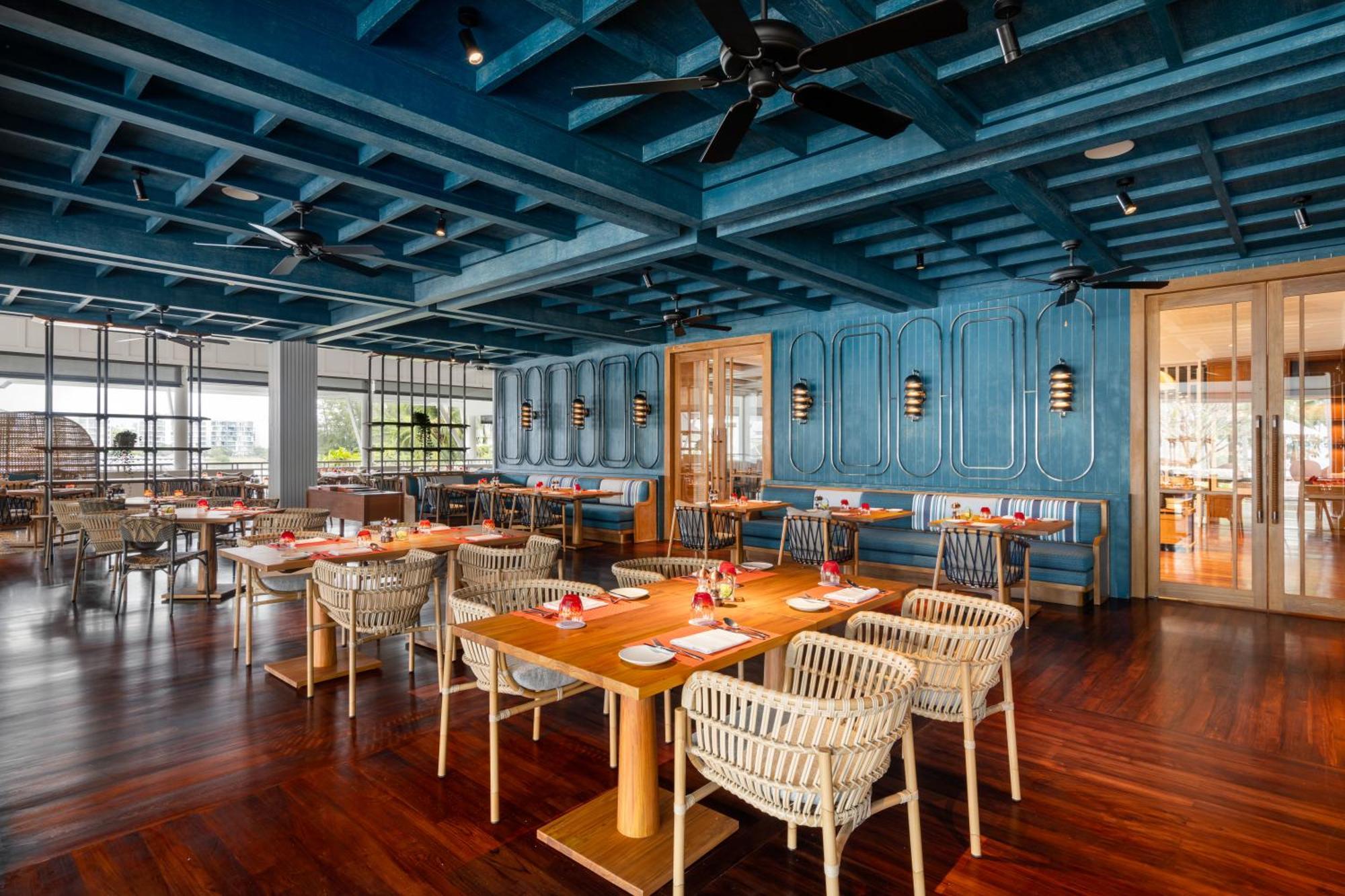 Saii Laguna Phuket Plaja Bang Tao Exterior foto The Deck